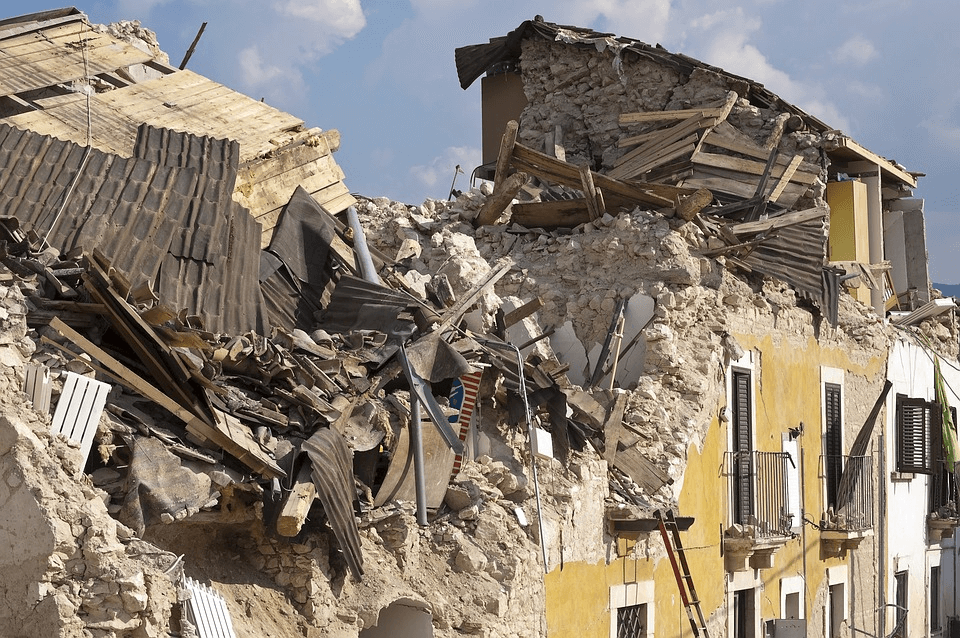L'Italia: un Paese che crolla e non sa rialzarsi